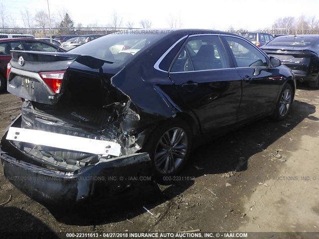 4T1BF1FK4HU767856 - 2017 TOYOTA CAMRY LE/XLE/SE/XSE BLACK photo 4
