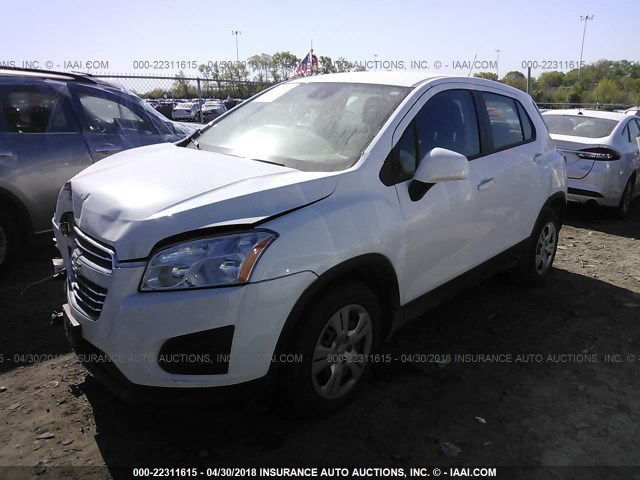 KL7CJKSB0FB172849 - 2015 CHEVROLET TRAX LS WHITE photo 2