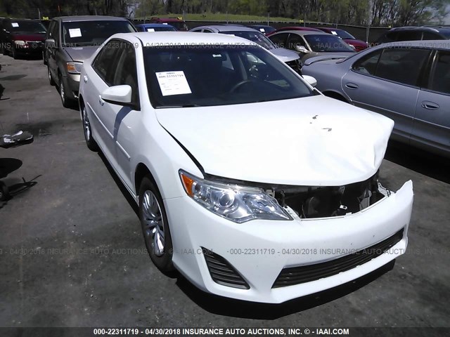 4T4BF1FK7CR257452 - 2012 TOYOTA CAMRY SE/LE/XLE WHITE photo 1