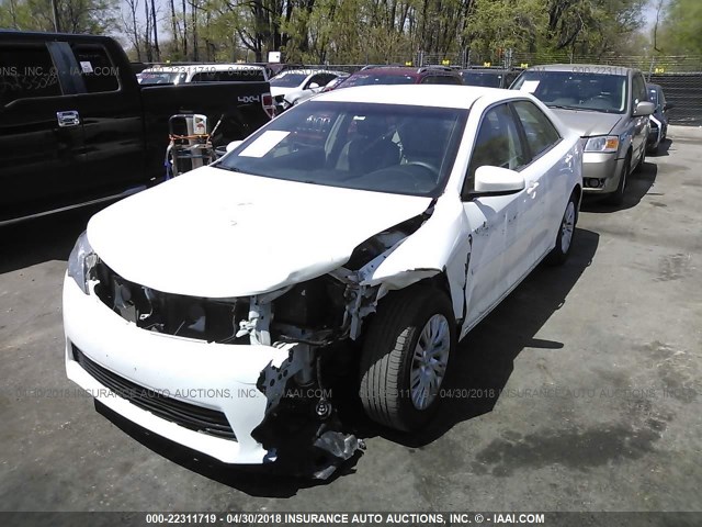 4T4BF1FK7CR257452 - 2012 TOYOTA CAMRY SE/LE/XLE WHITE photo 2