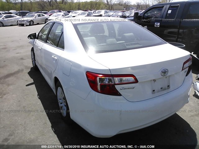 4T4BF1FK7CR257452 - 2012 TOYOTA CAMRY SE/LE/XLE WHITE photo 3