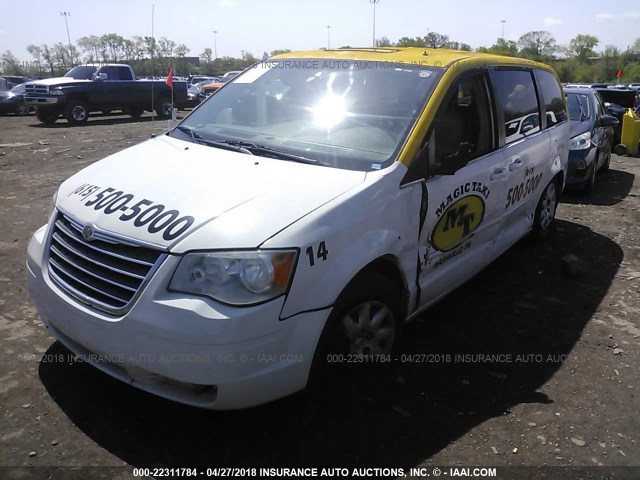 2A8HR44E09R618758 - 2009 CHRYSLER TOWN & COUNTRY LX WHITE photo 2