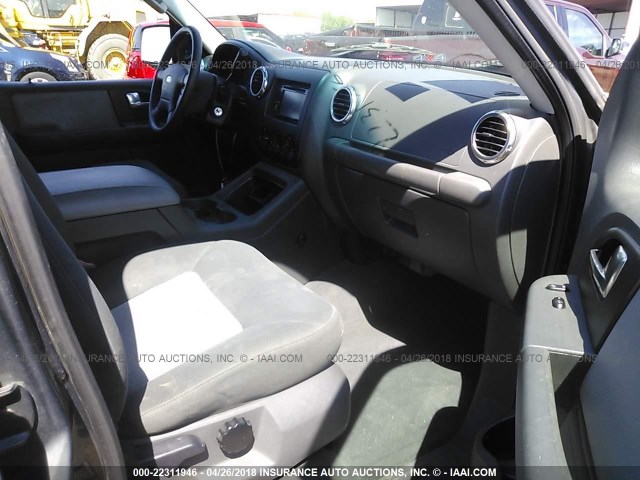 1FMEU15W13LA53656 - 2003 FORD EXPEDITION XLT Grün Foto 5