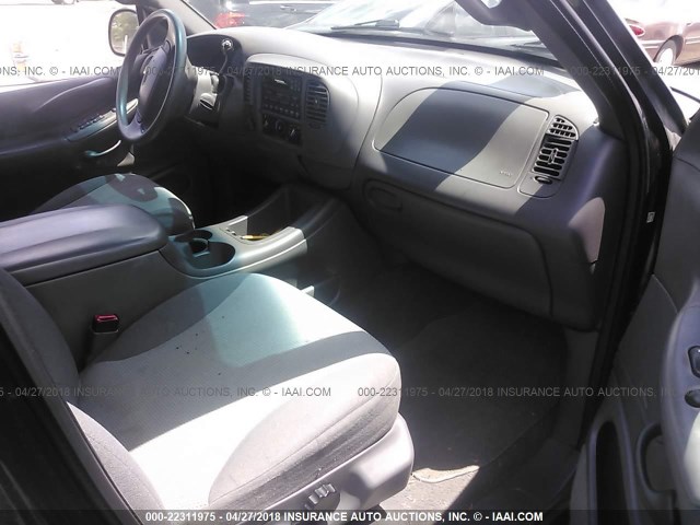 1FMPU16L8YLB21794 - 2000 FORD EXPEDITION XLT 黑色 照片 5