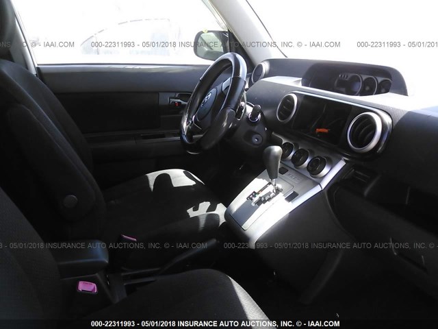 JTLKE50EX81037425 - 2008 TOYOTA SCION XB WHITE photo 5