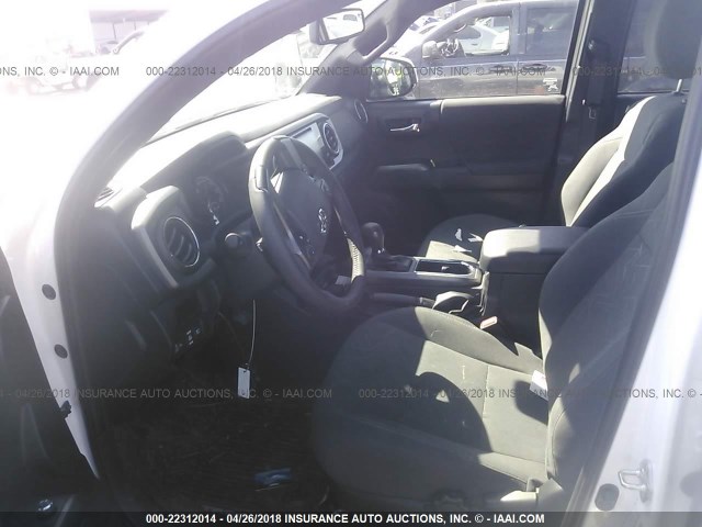3TMDZ5BN8JM038992 - 2018 TOYOTA TACOMA DBL CAB/SR5/TRD SPORT/OR WHITE photo 5