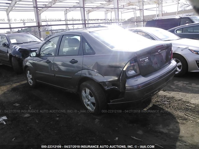 1FAHP34N87W188558 - 2007 FORD FOCUS ZX4/S/SE/SES 灰色 照片 3