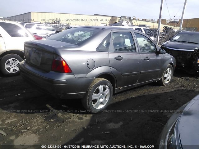 1FAHP34N87W188558 - 2007 FORD FOCUS ZX4/S/SE/SES 灰色 照片 4