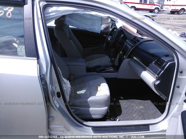 4T1BF1FK2CU035282 - 2012 TOYOTA CAMRY SE/LE/XLE SILVER photo 5