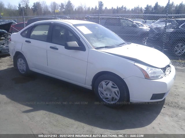 1FAHP34N18W148100 - 2008 FORD FOCUS S/SE WHITE photo 1