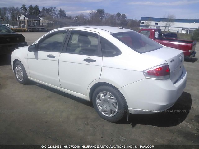 1FAHP34N18W148100 - 2008 FORD FOCUS S/SE WHITE photo 3