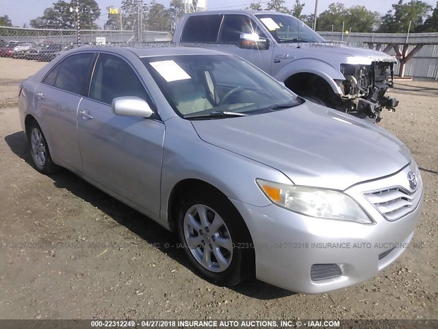 4T1BF3EK4BU656700 - 2011 TOYOTA CAMRY SE/LE/XLE SILVER photo 1
