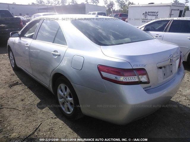 4T1BF3EK4BU656700 - 2011 TOYOTA CAMRY SE/LE/XLE SILVER photo 3