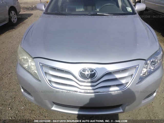 4T1BF3EK4BU656700 - 2011 TOYOTA CAMRY SE/LE/XLE SILVER photo 6