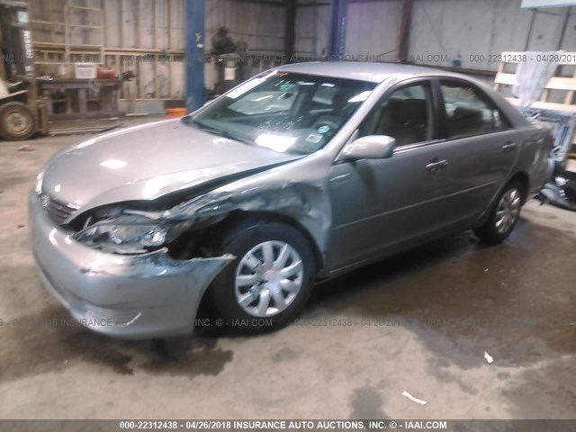 4T1BE32K45U539744 - 2005 TOYOTA CAMRY LE/XLE/SE GRAY photo 2