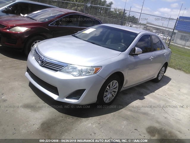 4T4BF1FK3ER354926 - 2014 TOYOTA CAMRY L/SE/LE/XLE 银色 照片 2