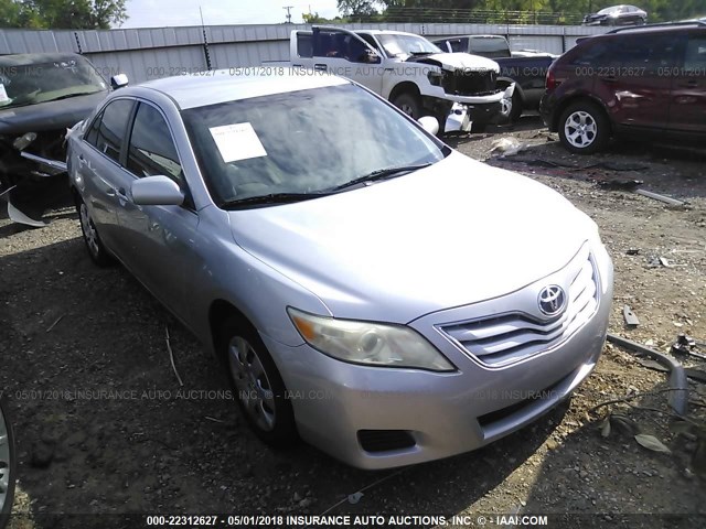 4T1BF3EK4BU623065 - 2011 TOYOTA CAMRY SE/LE/XLE SILVER photo 1