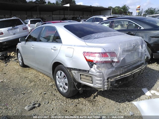4T1BF3EK4BU623065 - 2011 TOYOTA CAMRY SE/LE/XLE SILVER photo 3