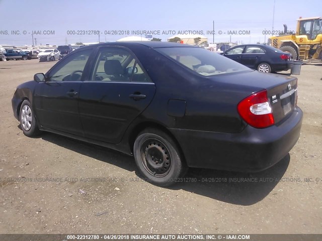 4T1BE32K52U020004 - 2002 TOYOTA CAMRY LE/XLE/SE შავი ფოტო 3