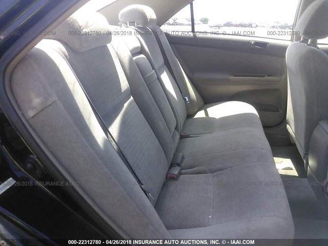 4T1BE32K52U020004 - 2002 TOYOTA CAMRY LE/XLE/SE შავი ფოტო 8