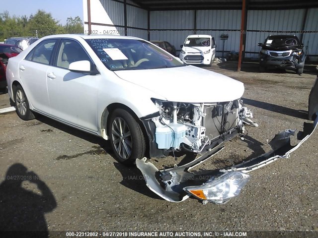 4T1BF1FK7EU368502 - 2014 TOYOTA CAMRY L/SE/LE/XLE 白色 照片 1