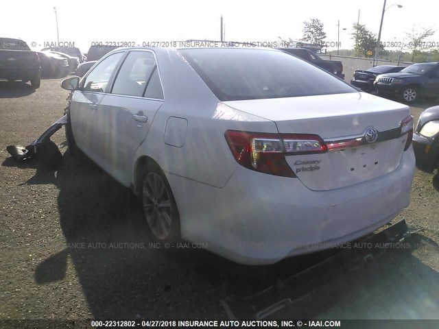 4T1BF1FK7EU368502 - 2014 TOYOTA CAMRY L/SE/LE/XLE 白色 照片 3