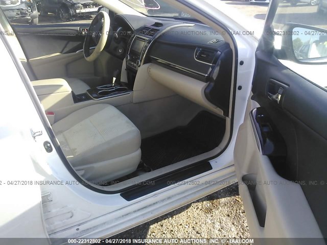 4T1BF1FK7EU368502 - 2014 TOYOTA CAMRY L/SE/LE/XLE 白色 照片 5