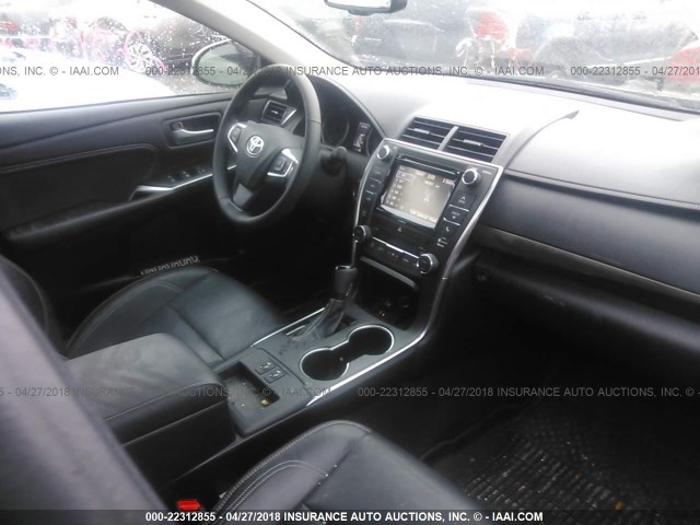 4T1BF1FK4HU742570 - 2017 TOYOTA CAMRY LE/XLE/SE/XSE BLACK photo 5
