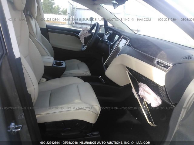 5YJXCAE4XGF009100 - 2016 TESLA MODEL X BROWN photo 5