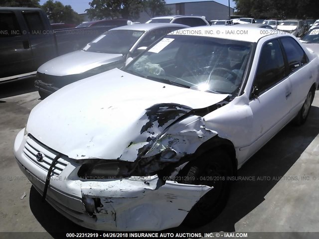 JT2BF22K7W0093201 - 1998 TOYOTA CAMRY CE/LE/XLE 白色 照片 6