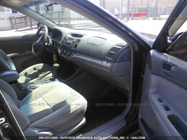 4T1BE32K53U242642 - 2003 TOYOTA CAMRY LE/XLE/SE BLACK photo 5