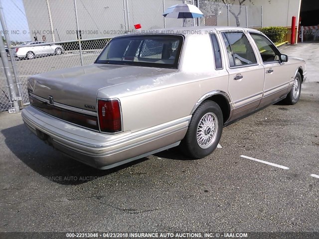 1LNLM83W6NY758655 - 1992 LINCOLN TOWN CAR CARTIER TAN photo 4