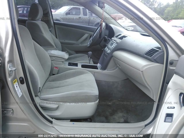 4T1BE46KX9U873377 - 2009 TOYOTA CAMRY SE/LE/XLE Золотой фото 5