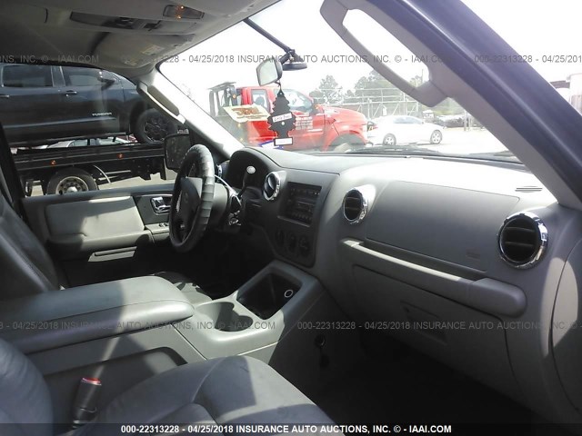 1FMPU15585LA16428 - 2005 FORD EXPEDITION XLT 灰色 照片 5