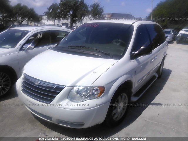 2C4GP54LX5R357162 - 2005 CHRYSLER TOWN & COUNTRY TOURING WHITE photo 2