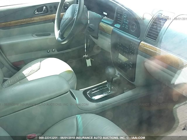 1LNHM97V81Y649167 - 2001 LINCOLN CONTINENTAL  Weiß Foto 5