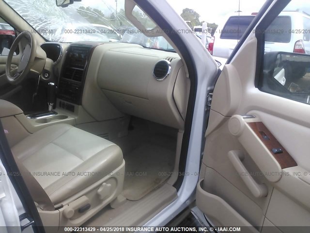 1FMEU64E26UA61009 - 2006 FORD EXPLORER EDDIE BAUER WHITE photo 5