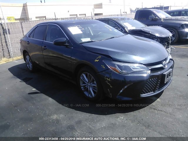 4T1BF1FK4FU952261 - 2015 TOYOTA CAMRY LE/XLE/SE/XSE მწვანე ფოტო 1