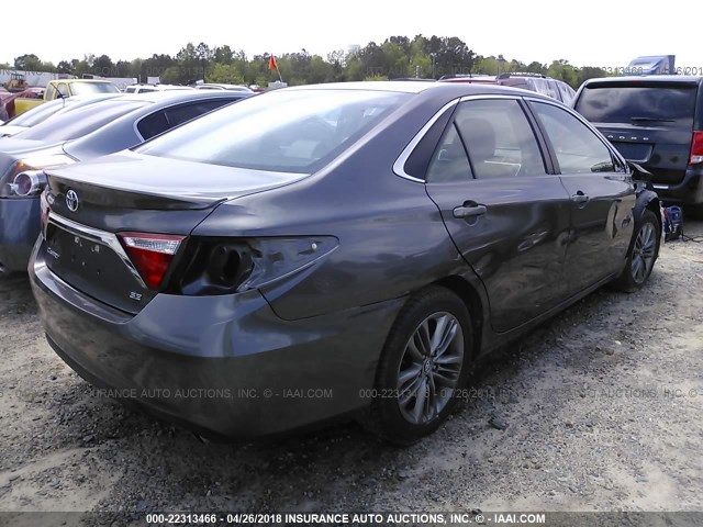 4T1BF1FK3FU033044 - 2015 TOYOTA CAMRY LE/XLE/SE/XSE Grau Foto 4