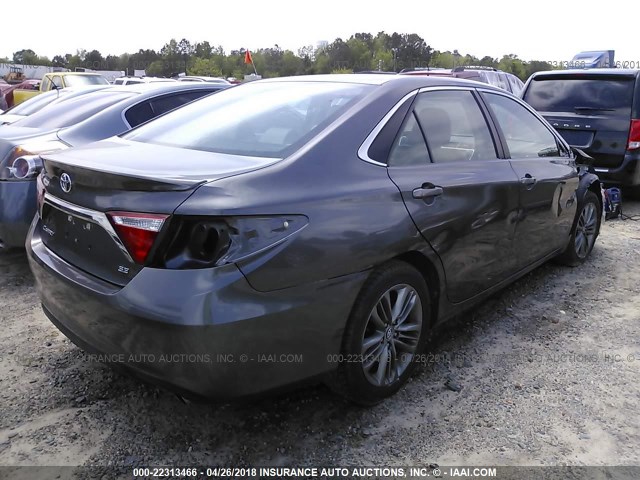 4T1BF1FK3FU033044 - 2015 TOYOTA CAMRY LE/XLE/SE/XSE GRAY photo 4