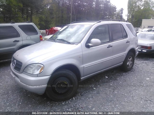 4JGAB54E81A271865 - 2001 MERCEDES-BENZ ML 320 SILVER photo 2