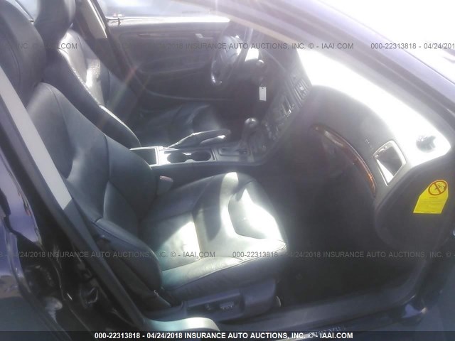 YV1SW61N312052999 - 2001 VOLVO V70 Noir photo 5
