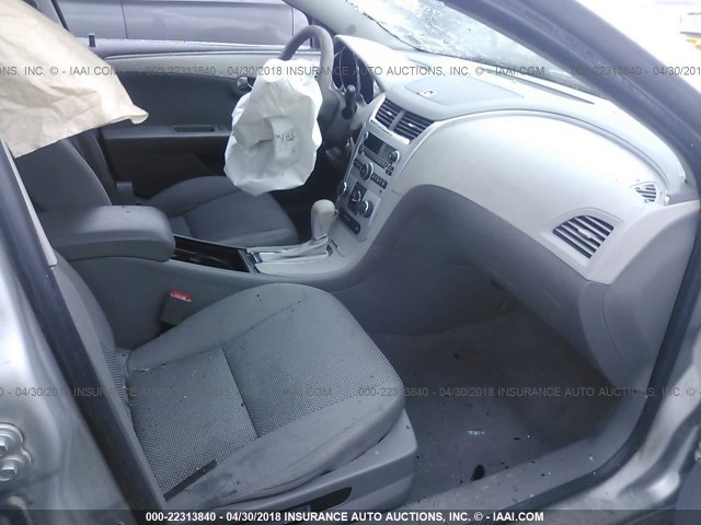 1G1ZB5E03CF173819 - 2012 CHEVROLET MALIBU LS SILVER photo 5
