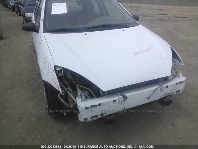 1FAFP33P71W224810 - 2001 FORD FOCUS LX WHITE photo 6