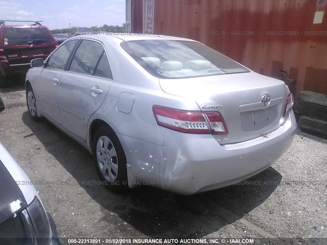 4T4BF3EK5AR035454 - 2010 TOYOTA CAMRY SE/LE/XLE SILVER photo 3