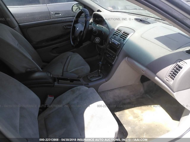 JN1DA31DX2T438627 - 2002 NISSAN MAXIMA GLE/GXE/SE GRAY photo 5