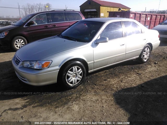 4T1BG22K2YU692454 - 2000 TOYOTA CAMRY CE/LE/XLE SILVER photo 2