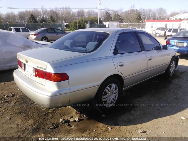 4T1BG22K2YU692454 - 2000 TOYOTA CAMRY CE/LE/XLE SILVER photo 4