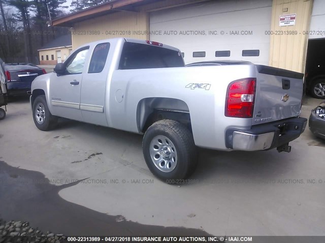 1GCRKREA3BZ131851 - 2011 CHEVROLET SILVERADO K1500 LS SILVER photo 3