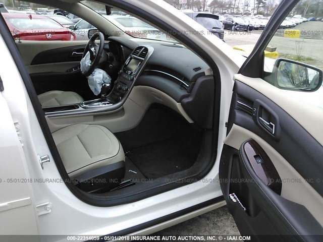 1G11G5SX5DF216008 - 2013 CHEVROLET MALIBU 3LT თეთრი ფოტო 5